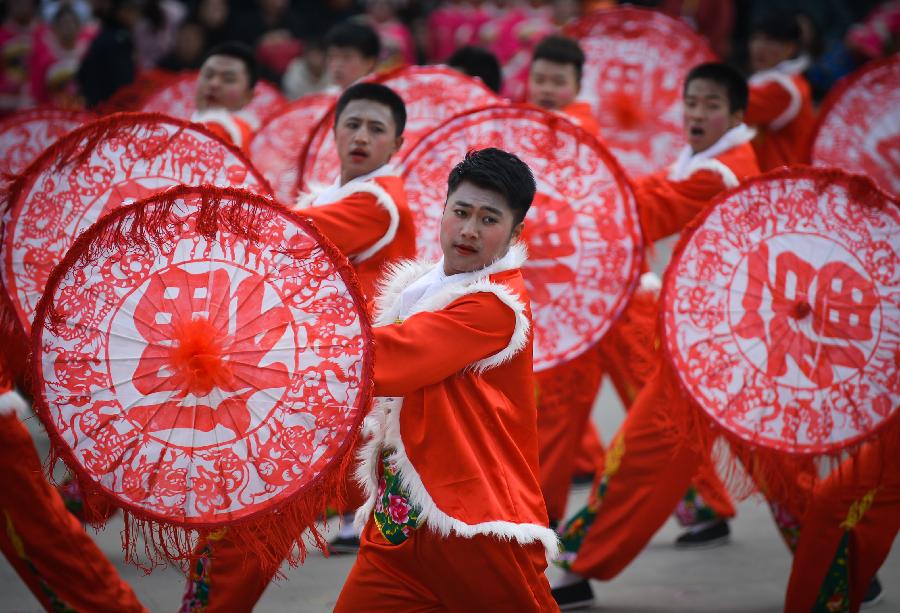 CHINA-SHAANXI-YAN'AN-LANTERN FESTIVAL-YANGGE DANCE (CN) 