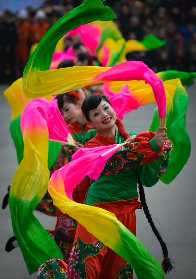 CHINA-SHAANXI-YAN'AN-LANTERN FESTIVAL-YANGGE DANCE (CN) 