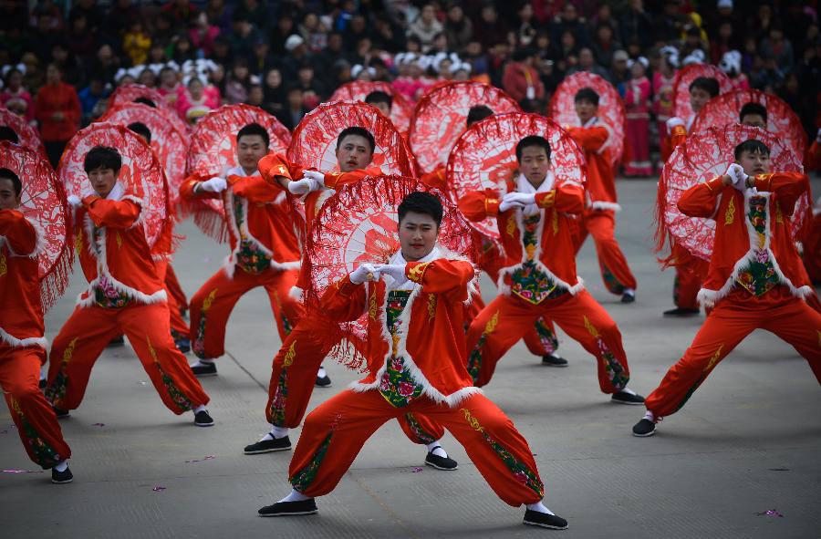 CHINA-SHAANXI-YAN'AN-LANTERN FESTIVAL-YANGGE DANCE (CN) 