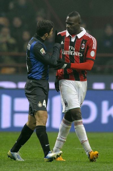 Mario Balotelli argues with Inter stalwart Javier Zanetti.