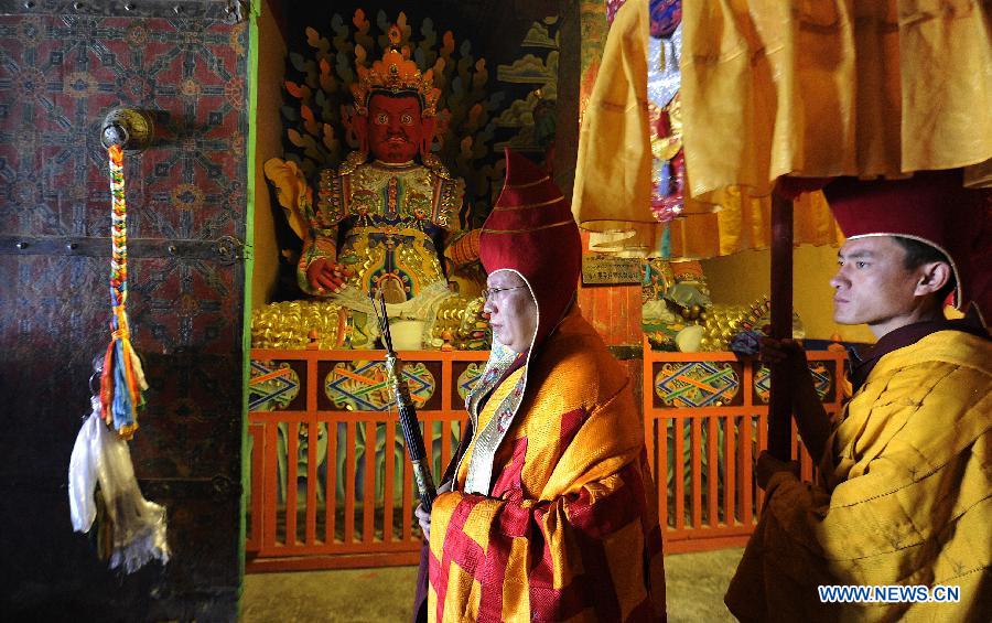 CHINA-SHANNAN-QOIDE MONASTERY-PRAYER (CN)