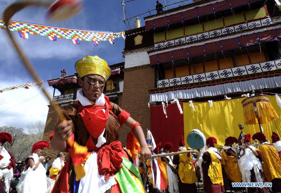 CHINA-SHANNAN-QOIDE MONASTERY-PRAYER (CN)