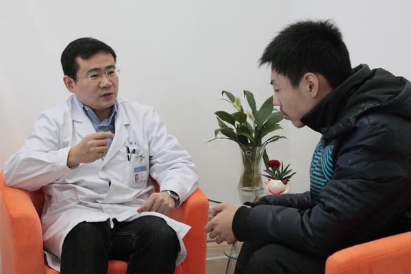 Yao Zhijian, a professor at the Nanjing Neurological and Mental Disease Institution, knows the importance of empathy in treating depression. [Photo/China Daily]