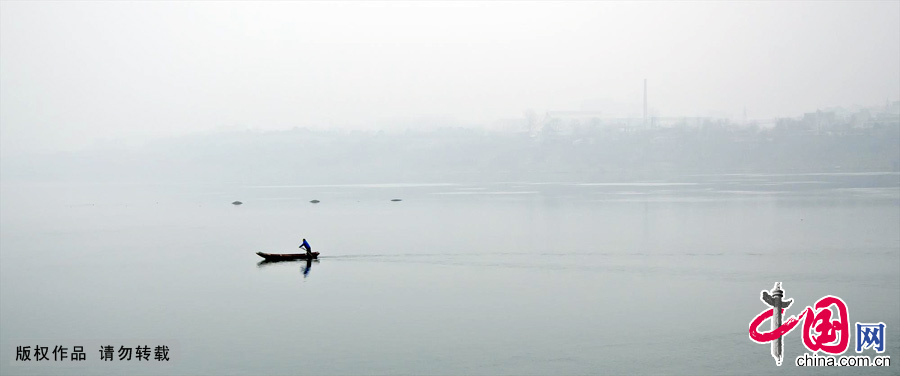 Danjiangkou Reservoir is located on Hanjiang River, the Yangtze River's largest branch. It was built in 1958 as the major water supply project to Beijing, Tianjin, Henan, Hebei provinces. [China.org.cn]