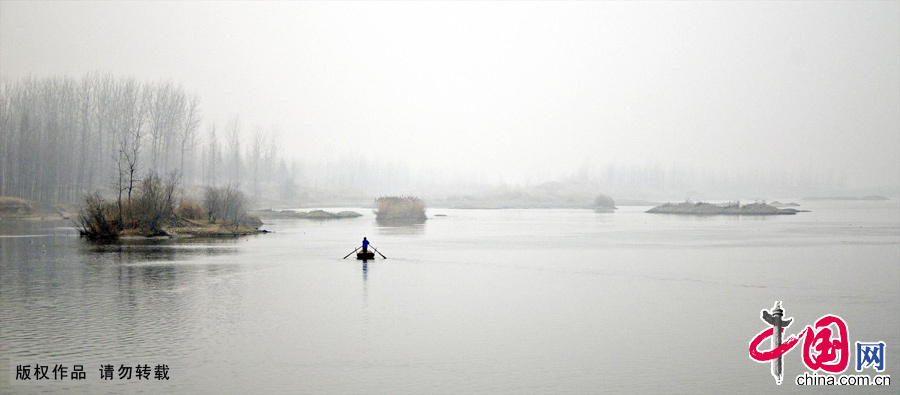 Danjiangkou Reservoir is located on Hanjiang River, the Yangtze River's largest branch. It was built in 1958 as the major water supply project to Beijing, Tianjin, Henan, Hebei provinces. [China.org.cn]