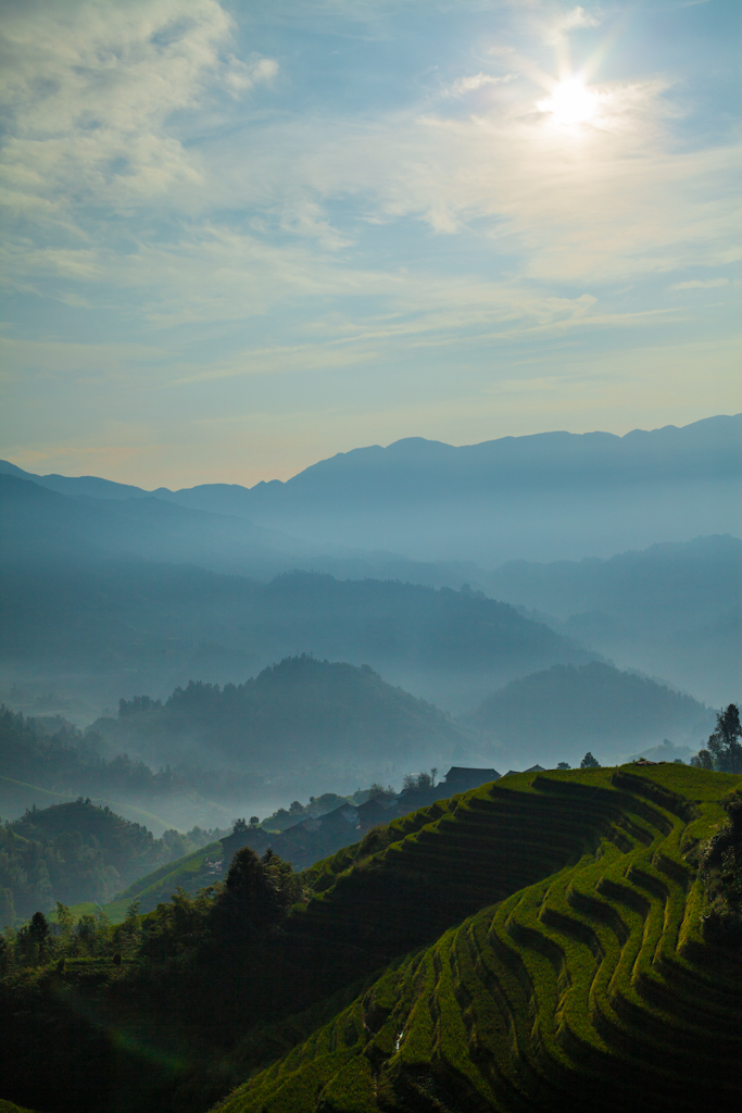 Located on Longji Mountain of Pingan Village, Longji Terrace, also known as Longsheng Terrace Field, is a fascinating scenic spot. First constructed in Yuan Dynasty and completed in Qing Dynasty, it has over 650 years of history.