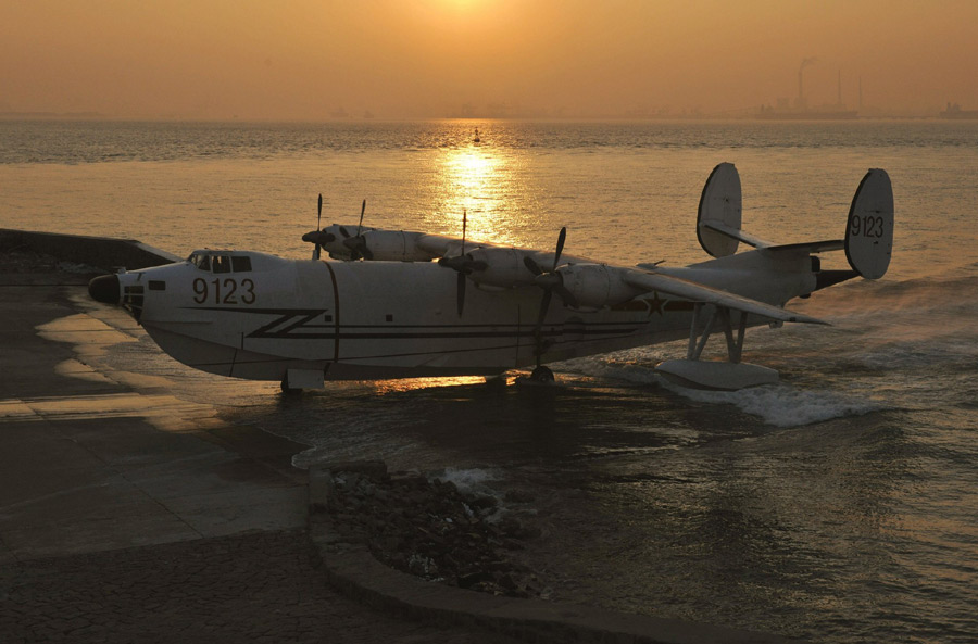 A seaplane is seen during a drill held by the Beihai Fleet of the People’s Liberation Army (PLA) Navy on Feb. 19 and 20, 2013. [Photo/CFP]