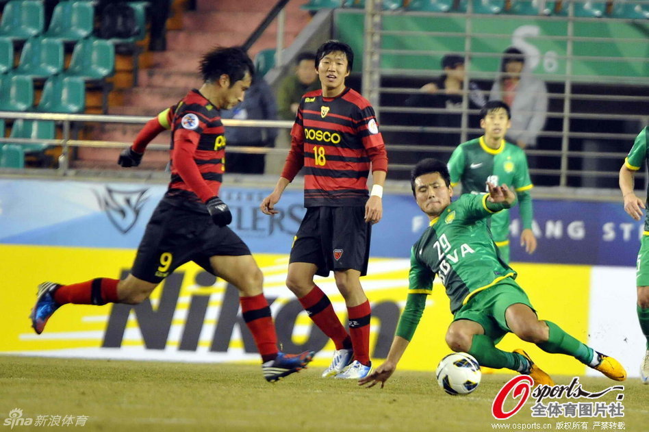 Shao Jiayi of Beijing Guoan tries to block Ji-Soo Hwang's shot in a AFC Champions League match at The Steelyard, Pohang, on Feb.27, 2013.