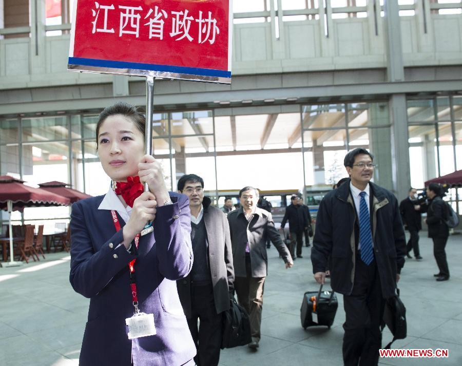 (TWO SESSIONS)CHINA-BEIJING-CPPCC MEMBERS-ARRIVAL (CN) 