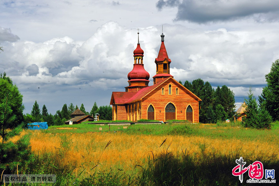 As the northmost point of China, Mohe Village is known as 'China's Arctic Village' and the 'place that never sleeps'. Every year around the summer solstice, it is the best place to watch the Northern Lights and White Nights in the country. [China.org.cn]