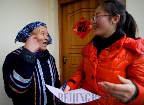 Gui Qianjin, a 26-year-old college graduate working as a village official in the Zhangping She ethnic minority group town of Guixi City, Jiangxi Province, conducts a field survey in a local village on February 19. The young village official was elected deputy to the upcoming 12th National People's Congress in March [Photo/Hu Chenhuan] 