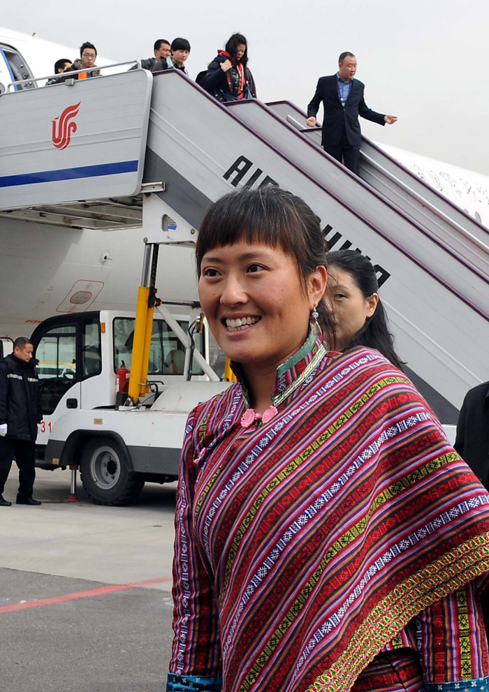 The delegation of Tibet Autonomous Region arrives in Beijing on March 2, 2013 for the annual National People&apos;s Congress. [Xinhua photo] 