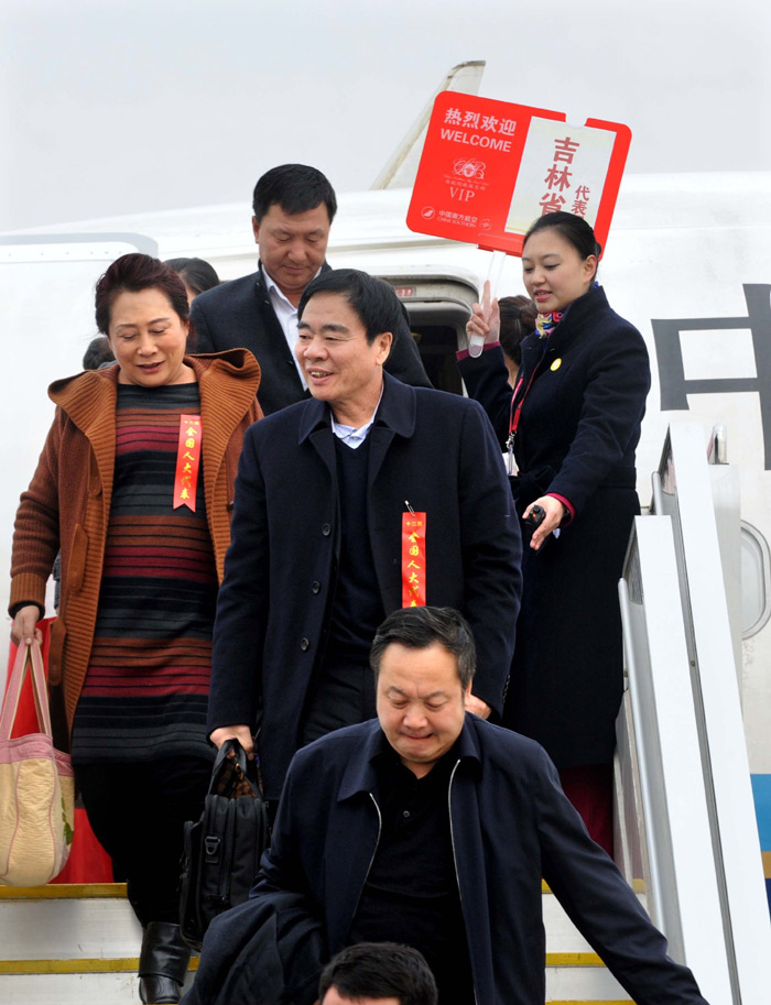 The delegation of Jilin Province arrives in Beijing on March 2, 2013 for the annual National People&apos;s Congress. [Xinhua photo] 