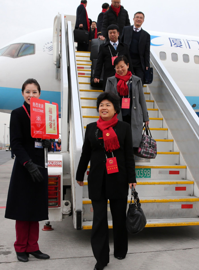 The delegation of Fujian Province arrives in Beijing on March 2, 2013 for the annual National People's Congress. [Xinhua photo] 