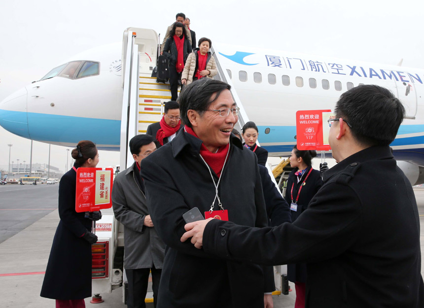 The delegation of Fujian Province arrives in Beijing on March 2, 2013 for the annual National People's Congress. [Xinhua photo] 