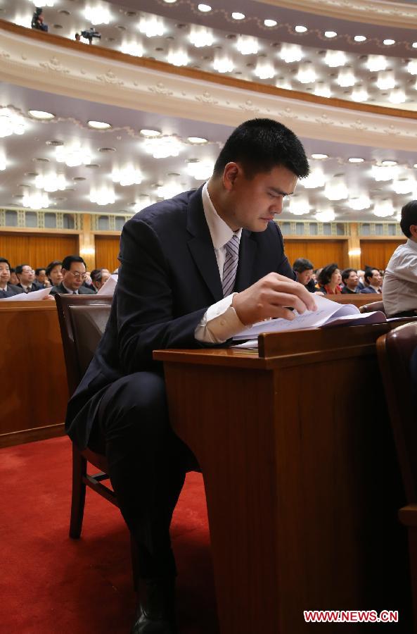 Yao Ming (C), a member of the 12th National Committee of the Chinese People's Political Consultative Conference (CPPCC), attends the opening meeting of the first session the 12th CPPCC National Committee at the Great Hall of the People in Beijing, capital of China, March 3, 2013. 