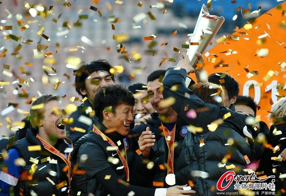 Jiangsu Sainty players celebrate winning the Chinese Super Cup in Guangzhou, Guangdong province, on March 3, 2013.