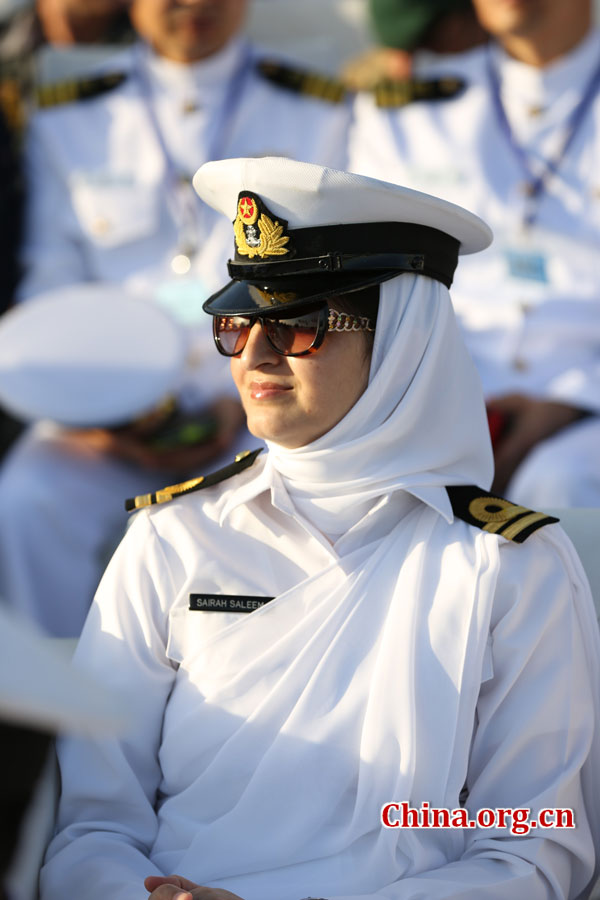 英姿飒爽军演现场的各国海军女军官