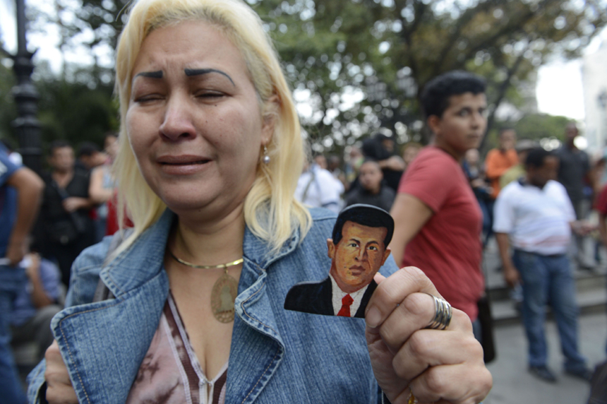 Supporters of Venezuelan President Hugo Chavez cry after knowing of his death in Caracas on March 5, 2013. [Xinhua photo]