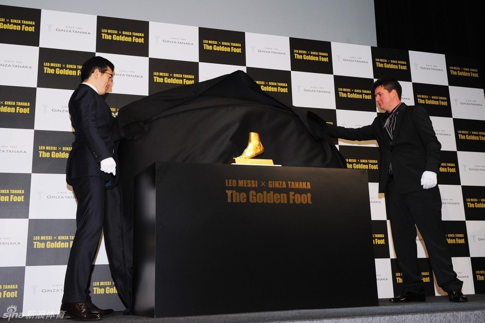 A pure gold replica of Leo Messi's left foot, valued at $5.25 million, is unveiled Wednesday in Tokyo.