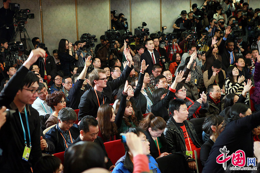 Reporters pose questions during the press conference of the first annual session of the 12th National Committee of the Chinese People&apos;s Political Consultative Conference (CPPCC) on March 2, 2013 at the Great Hall of the People in Beijing. 