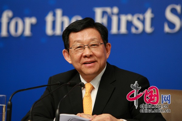 A press conference is held by the first session of the 12th National People's Congress (NPC) in Beijing, capital of China, March 8, 2013. Chinese Minister of Commerce Chen Deming answers questions at the press conference.