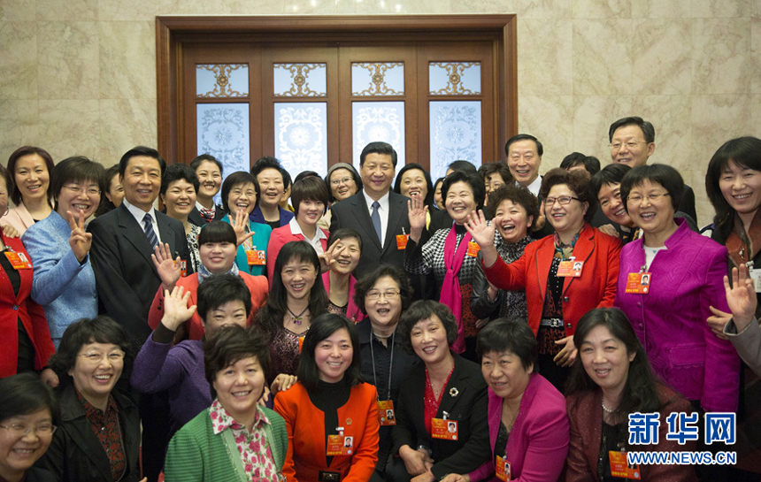 Xi Jinping (C), general secretary of the Central Committee of the Communist Party of China (CPC), poses for a group photo with female deputies to the 12th National People's Congress (NPC) in Beijing, capital of China, March 8, 2013. 