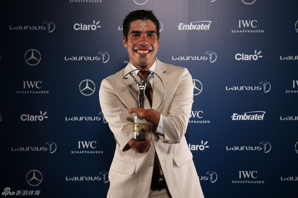 Daniel Dias receives the Laureus World Sportsperson of the Year award.