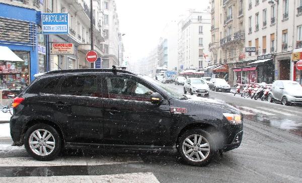 FRANCE-PARIS-WEATHER-SNOW