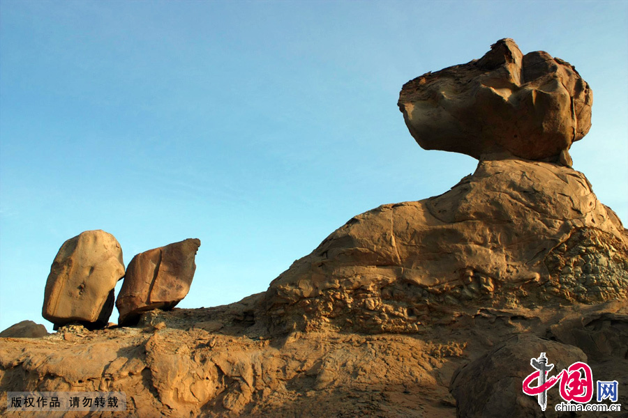 Situated about 100 kilometers away from Karamay city, Xinjiang Uygur autonomous region, the Ghost Town of World has become a famous tourist area for its unique landform and the howling wind.