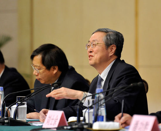 Zhou Xiaochuan (1st R), China's central bank governor, speaks at a news conference on China's currency policy and financial reform held by the first session of the 12th National People's Congress (NPC) in Beijing, capital of China, March 13, 2013. [Xinhua/Wang Peng] 