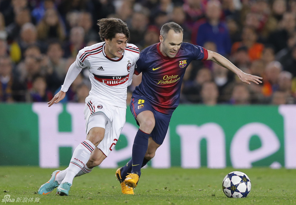 Bojan and Iniesta vie for the ball. 