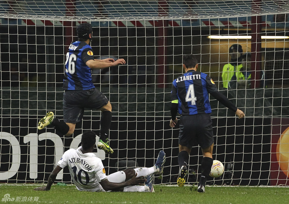 Emmanuel Adebayor scores Tottenham's first goal in extra time.