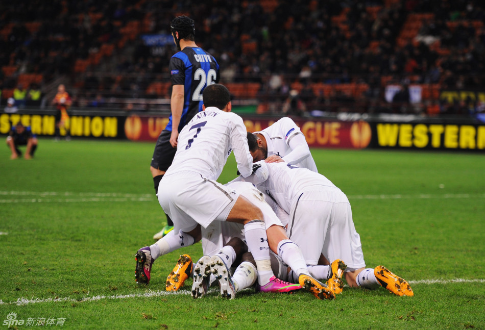 Tottenham players celebrate Adebayor's goal. 