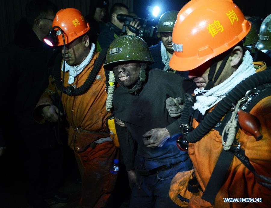 A rescued miner is helped to get to the surface after a rock outburst took place at the Junde Coal Mine in Hegang City, northeast China&apos;s Heilongjiang Province, March 15, 2013. Sixteen miners had been rescued and four others remained trapped underground in the coal mine accident which occurred early Friday. The coal mine is owned by the state-owned Heilongjiang Longmay Mining Holding Group. [Photo / Xinhua]