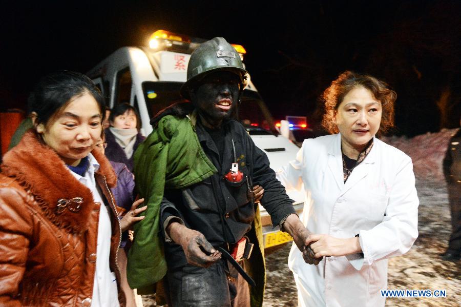 A rescued miner is helped to get to the surface after a rock outburst took place at the Junde Coal Mine in Hegang City, northeast China&apos;s Heilongjiang Province, March 15, 2013. Sixteen miners had been rescued and four others remained trapped underground in the coal mine accident which occurred early Friday. The coal mine is owned by the state-owned Heilongjiang Longmay Mining Holding Group. [Photo / Xinhua]