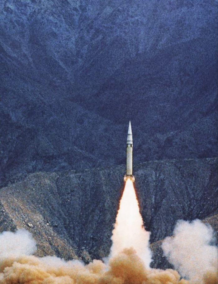 介绍中国二炮的主战常规导弹兵器.