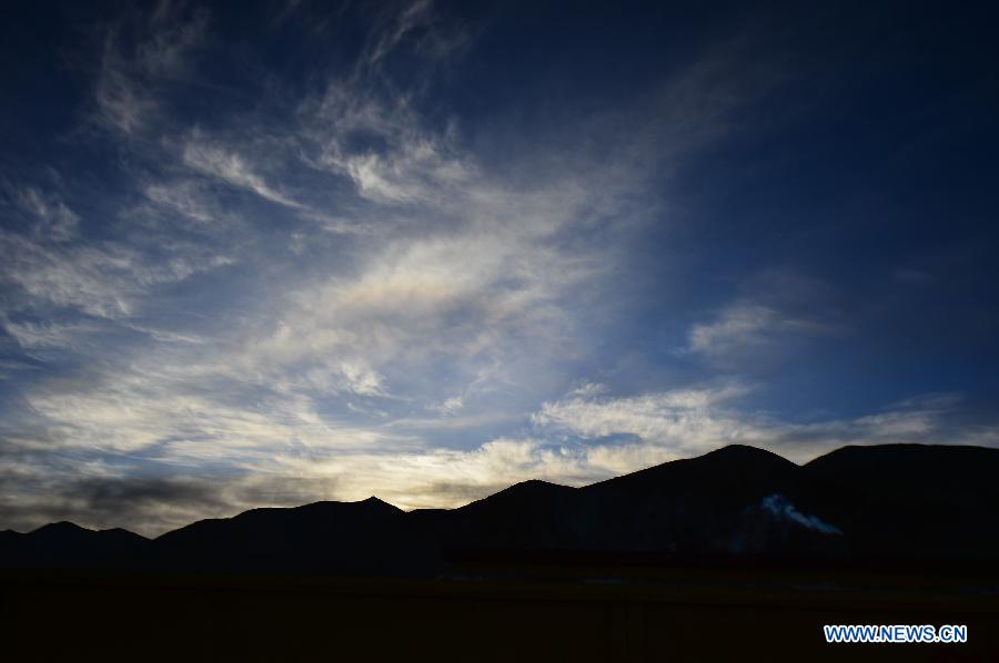 CHINA-TANGGULA MOUNTAINS-DAWN(CN)