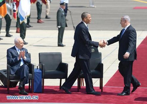 U.S. President Barack Obama (C) is welcomed by Israeli President Shimon Peres (L) and Israeli Prime Minister Benjamin Netanyahu (R) during a welcoming ceremony at the Ben-Gurion Airport near Tel Aviv,  Israel, on March 20, 2013.