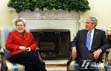 In the picture, Wu Yi meets with former U.S. President George W. Bush.