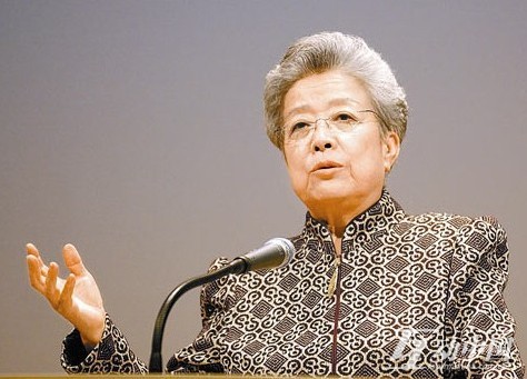 Wu Yi retired from all her official positions in 2008 at the age of 69. In this picture, Wu delivers a speech at a social activity.