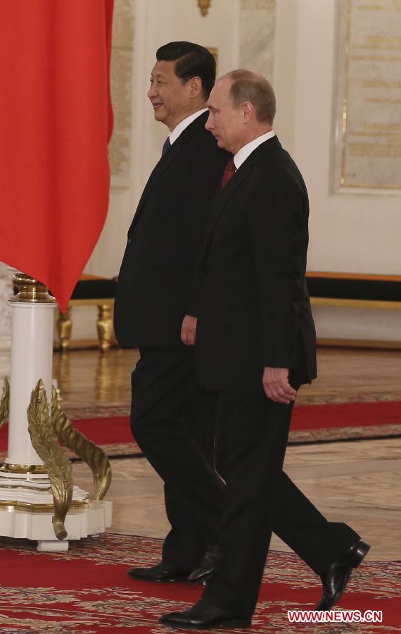Chinese President Xi Jinping (L) is welcomed by Russian President Vladimir Putin at the Kremlin Palace in Moscow, capital of Russia, March 22, 2013. Chinese President Xi Jinping arrived in Moscow Friday for a state visit to Russia. (Xinhua