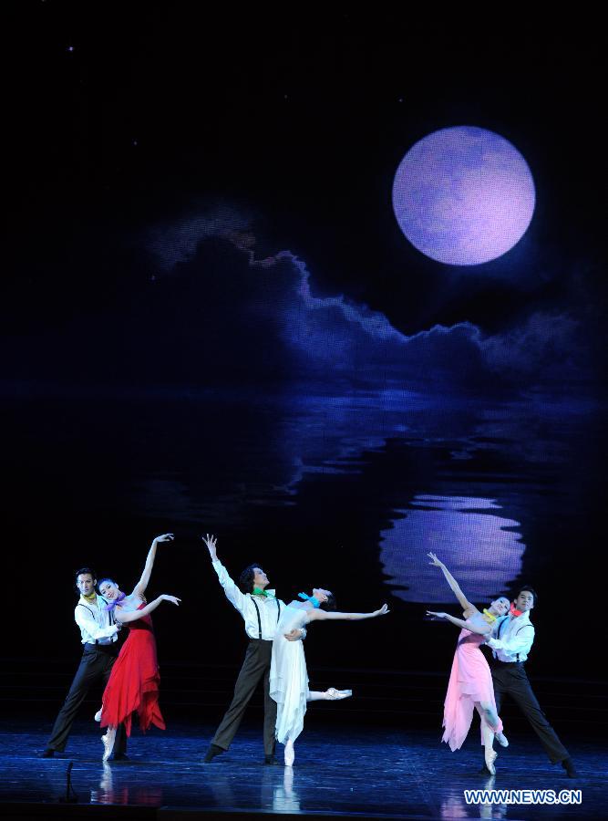 Artists perform during the opening ceremony of the 'Tourism Year of China' in Moscow, March 22, 2013. The 'China-Russia Tourism Year' program, which began last year with the 'Tourism Year of Russia' in China, aims to foster tourism ties and humanistic exchanges between the two countries. [Xinhua]