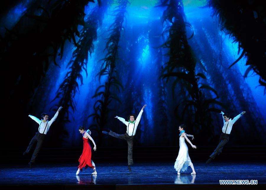 Artists perform during the opening ceremony of the 'Tourism Year of China' in Moscow, March 22, 2013. The 'China-Russia Tourism Year' program, which began last year with the 'Tourism Year of Russia' in China, aims to foster tourism ties and humanistic exchanges between the two countries. [Xinhua]