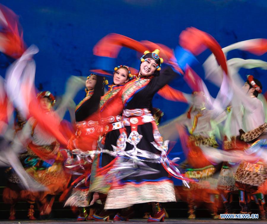 Artists perform during the opening ceremony of the 'Tourism Year of China' in Moscow, March 22, 2013. The 'China-Russia Tourism Year' program, which began last year with the 'Tourism Year of Russia' in China, aims to foster tourism ties and humanistic exchanges between the two countries. [Xinhua]