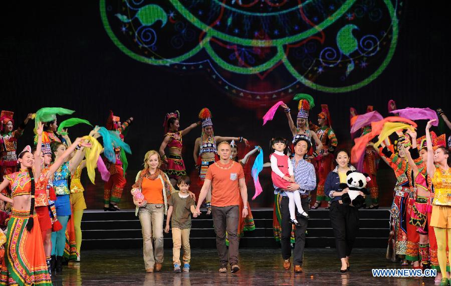 Artists perform during the opening ceremony of the 'Tourism Year of China' in Moscow, March 22, 2013. The 'China-Russia Tourism Year' program, which began last year with the 'Tourism Year of Russia' in China, aims to foster tourism ties and humanistic exchanges between the two countries. [Xinhua]