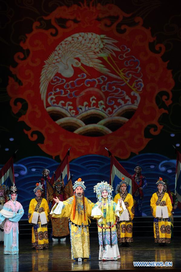 Artists perform during the opening ceremony of the 'Tourism Year of China' in Moscow, March 22, 2013. The 'China-Russia Tourism Year' program, which began last year with the 'Tourism Year of Russia' in China, aims to foster tourism ties and humanistic exchanges between the two countries. [Xinhua]