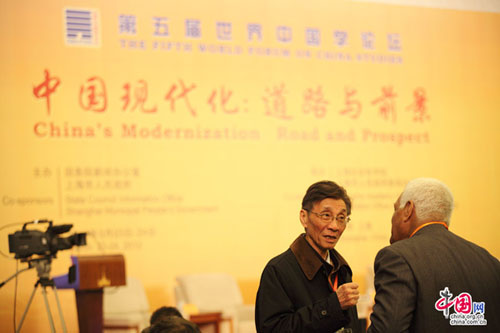 Scholars discuss at the Fifth World Forum on China that opens in Shanghai, March 23, 2013.