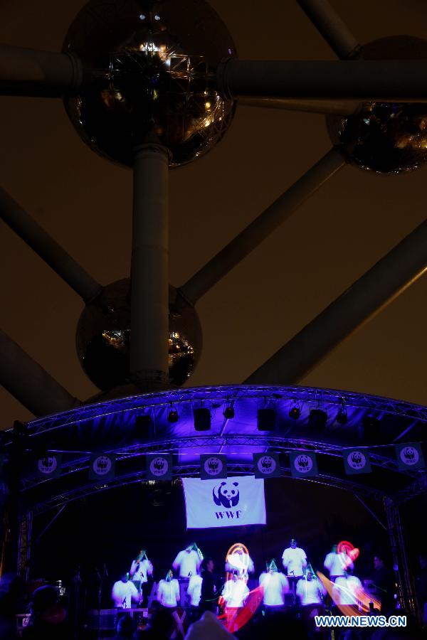 Photo taken on March 23, 2013 shows landmark Atomium in Brussels, capital of Belgium, turns off its lights to mark the annual &apos;Earth Hour&apos; event. (Xinhua/Wang Xiaojun)