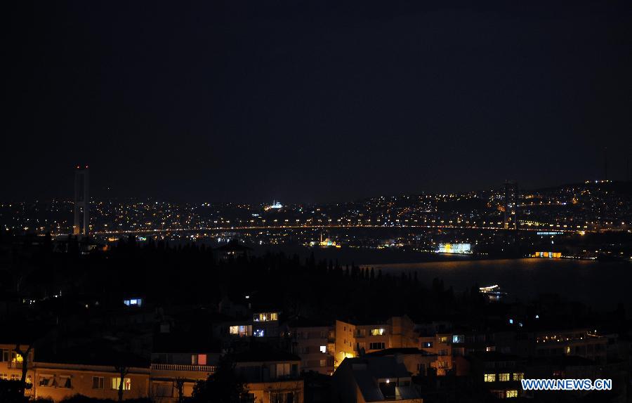 The Galata Tower turns off the lights to mark the annual &apos;Earth Hour&apos; event in Istanbul of Turkey on March 23, 2013. (Xinhua/Ma Yan)